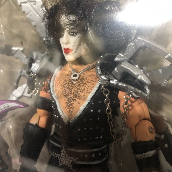 Paul Stanley KISS  Ultra Action Figure W/ Guitar Shooting Star & Album MIB 1997 - Picture 2 of 7